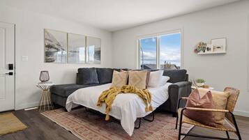 5 habitaciones, tabla de planchar con plancha, wifi y ropa de cama