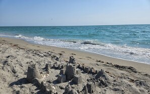 Beach nearby, sun loungers, beach towels