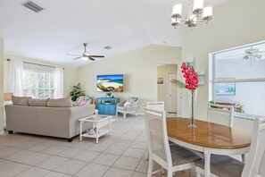 Smart TV, table tennis