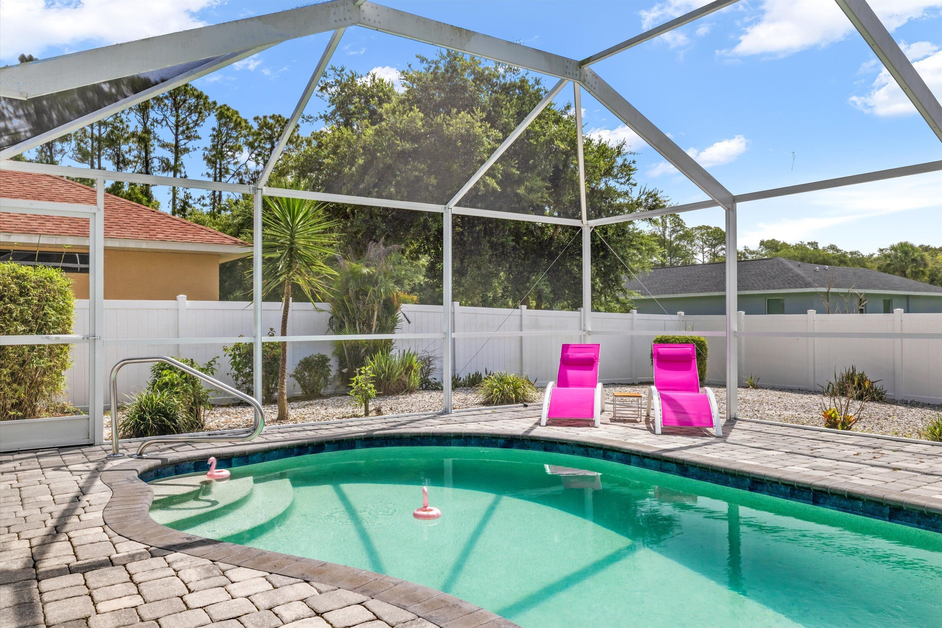 Alberca al aire libre y alberca climatizada