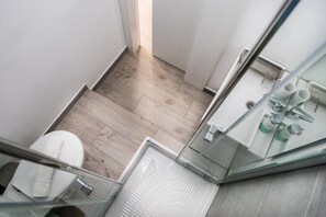 Secador de pelo y toallas