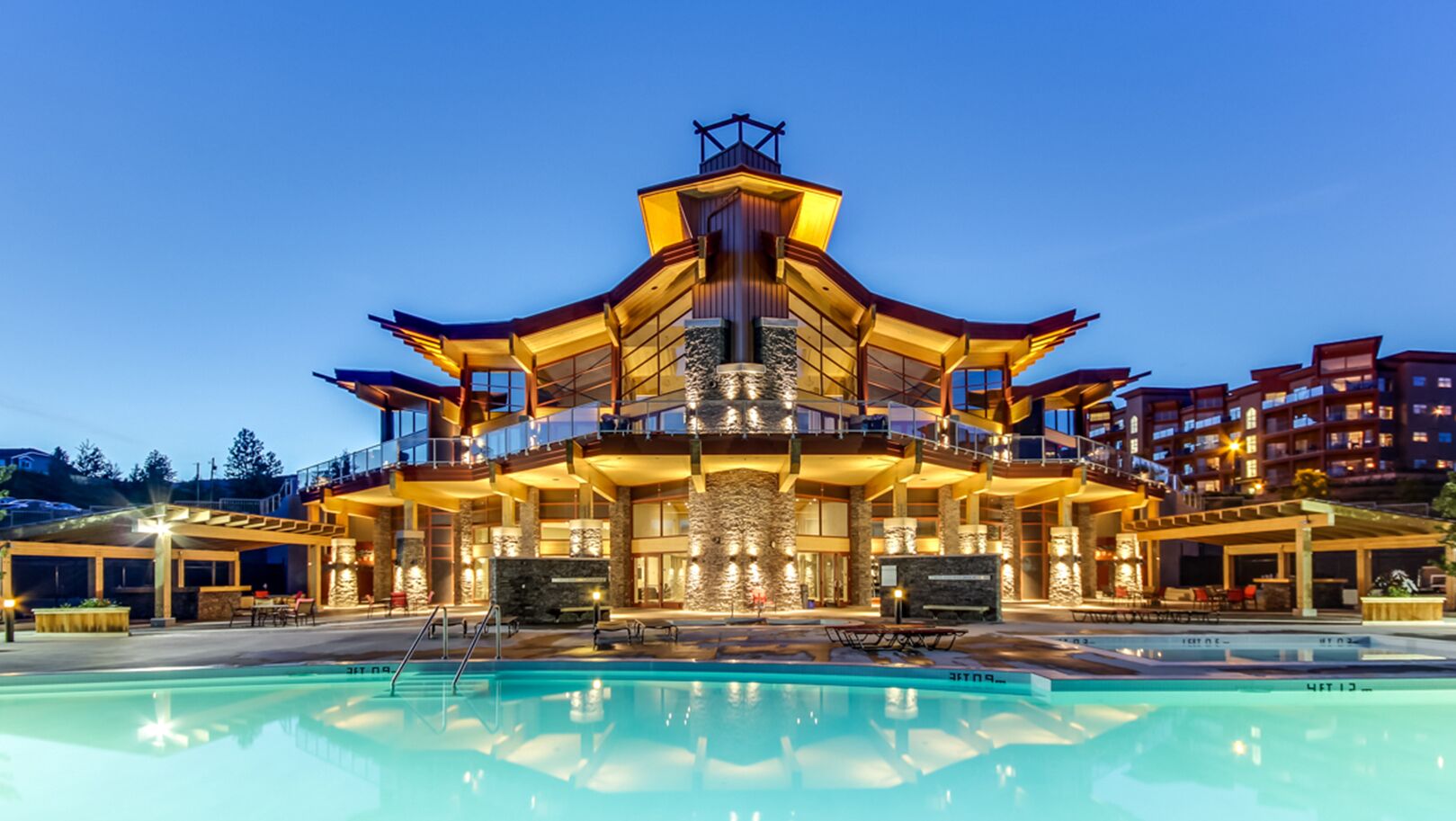 حمّام سباحة خارجي