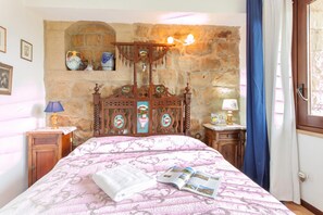 ファミリー ヴィラ ベッドルーム (複数) マウンテンサイド (Villa Olmo With Private Pool) | 6 室のベッドルーム、アイロン / アイロン台、WiFi (無料)、ベッドシーツ