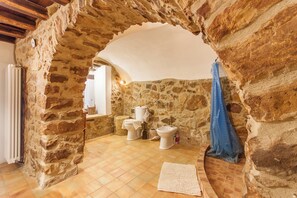 Family Villa, Multiple Bedrooms, Mountainside (Villa Olmo With Private Pool) | Bathroom | Combined shower/bathtub, bidet, towels, soap - Villa Olmo With Private Pool (Castel di Lucio)