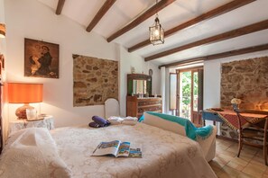 Family Villa, 6 Bedrooms, Fireplace, Mountainside (Villa Olmo With Private Pool)