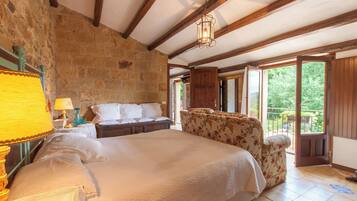 6 bedrooms, iron/ironing board, free WiFi, bed sheets