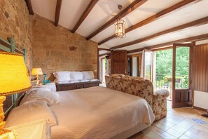 6 bedrooms, iron/ironing board, free WiFi, bed sheets - Villa Olmo With Private Pool (Castel di Lucio)