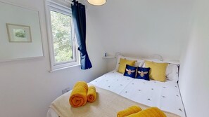 3 slaapkamers, een strijkplank/strijkijzer, internet, beddengoed