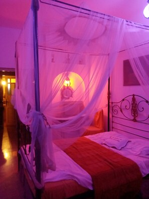 3 bedrooms, desk, free WiFi, bed sheets