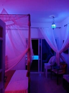 3 chambres, bureau, Wi-Fi gratuit, draps fournis