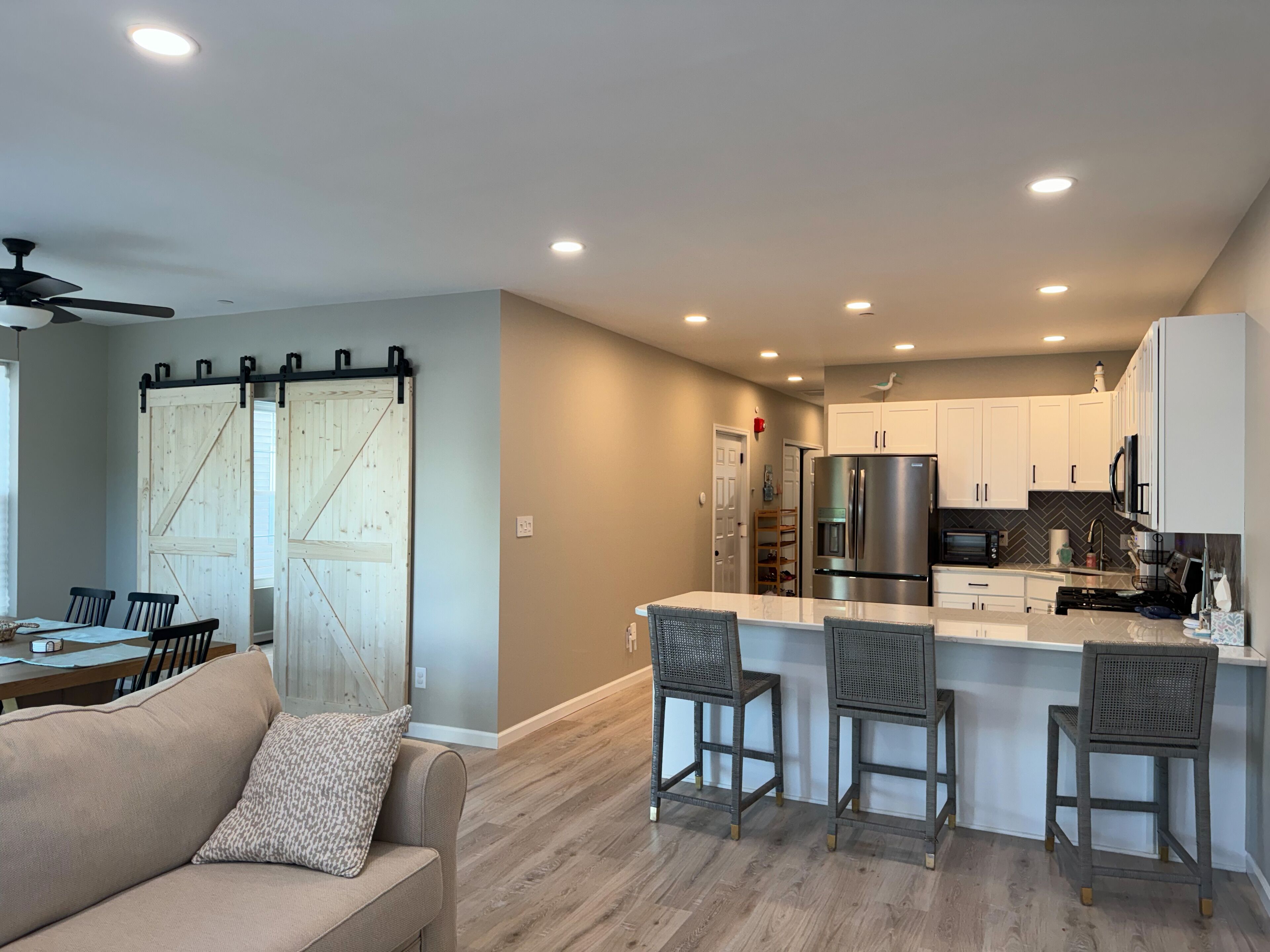 Modern First Floor Condo 3 Bedrooms Sleeps 8 Short Walk to Boardwalk & Beach