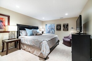 4 bedrooms, desk, iron/ironing board, free WiFi