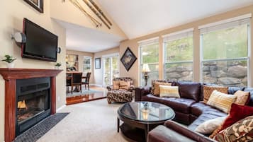 Smart TV, fireplace, video games, table tennis