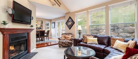 Smart-tv, pejs, videospil, bordtennisbord