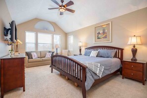 4 bedrooms, desk, iron/ironing board, free WiFi