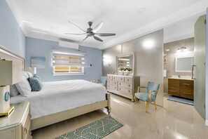 4 bedrooms, in-room safe, desk, iron/ironing board