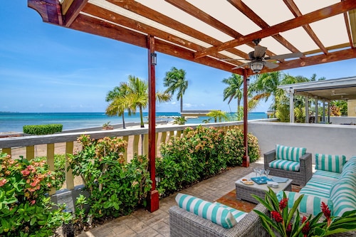 Beachfront 4 Bedroom Luxury Villa with Pool, Chef, Butler