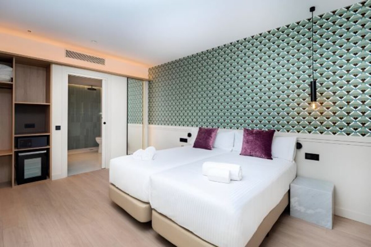 Quadruple Room(2 Adults+2 Children)