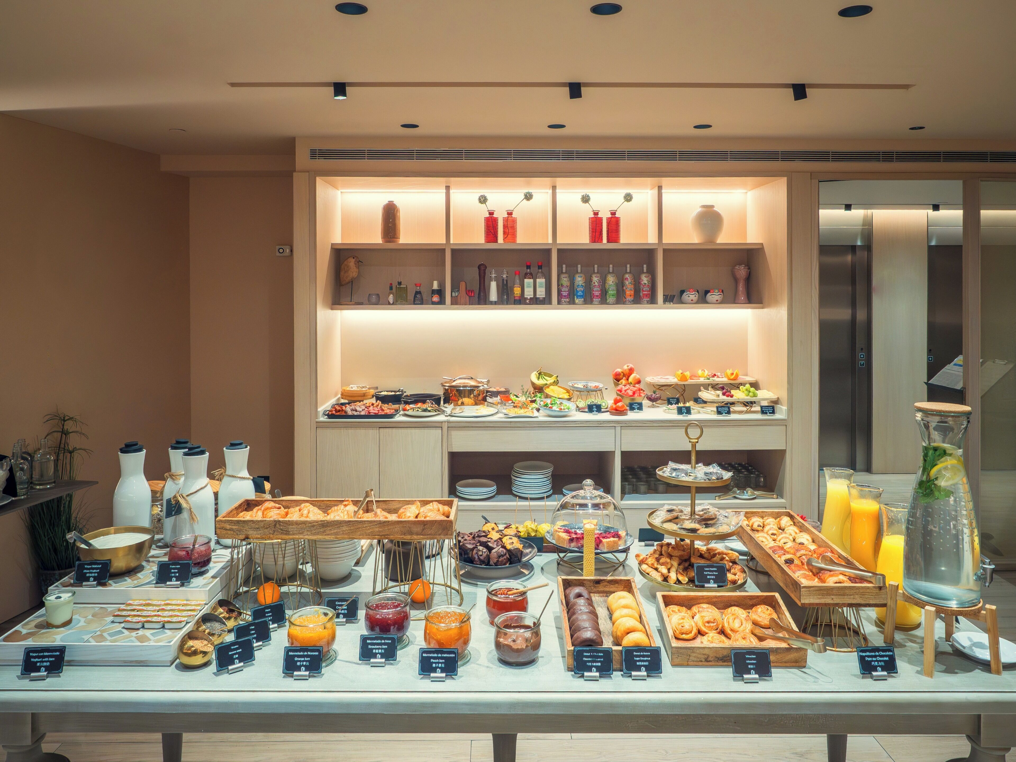 Dagelijks ontbijtbuffet (EUR 15 per persoon)