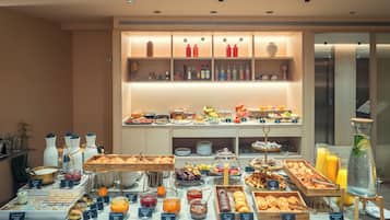 Dagelijks ontbijtbuffet (EUR 15 per persoon)