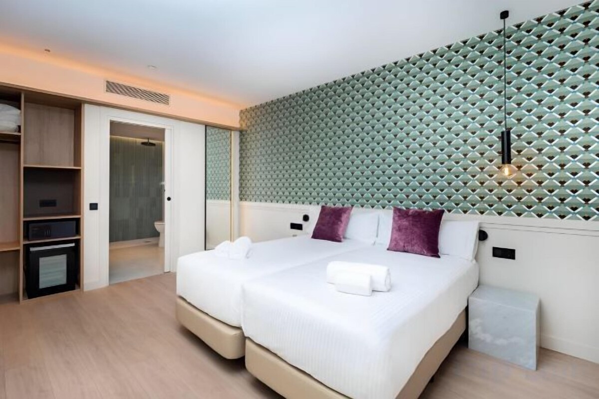 Quadruple Room(2 Adults+2 Children)