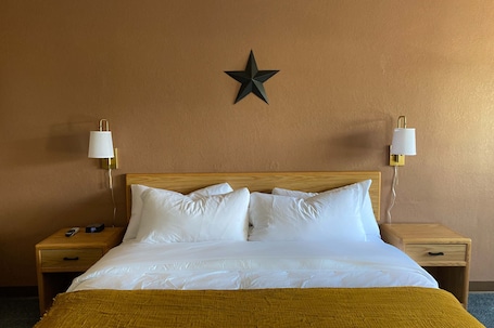 Standard Room, 1 King Bed, Non Smoking | Premium bedding, memory foam beds, iron/ironing board, free WiFi