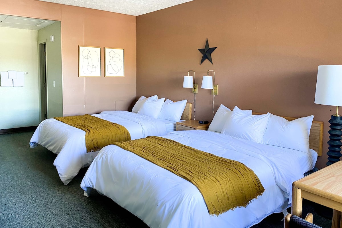 Standard Room, 2 Katil Ratu (Queen), Non Smoking | Peralatan tempat tidur premium, busa memori, seterika/papan seterika