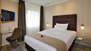 Business Single Room | Hypo-allergenic bedding, desk, laptop workspace, free WiFi