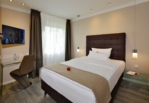 Business Single Room | Hypo-allergenic bedding, desk, laptop workspace, free WiFi