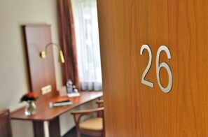 Business Single Room | Hypo-allergenic bedding, desk, laptop workspace, free WiFi