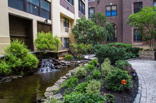 Cozy Loft Free w Gym, Garden, Wifi, Target Next Door, Central location