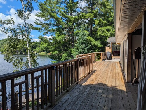 Bancroft Lakefront Cottage with Breathtaking Sunsets!