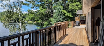 Bancroft Lakefront Cottage with Breathtaking Sunsets!