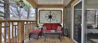 Bancroft Lakefront Cottage with Breathtaking Sunsets!