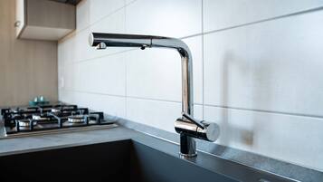 KĂŒhlschrank, Mikrowelle, Ofen, Herdplatte