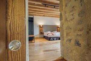 In-room safe, desk, free WiFi, bed sheets