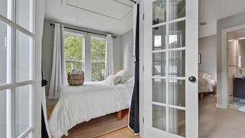 3 bedrooms, iron/ironing board, free WiFi