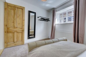 3 bedrooms, iron/ironing board, travel cot, free WiFi