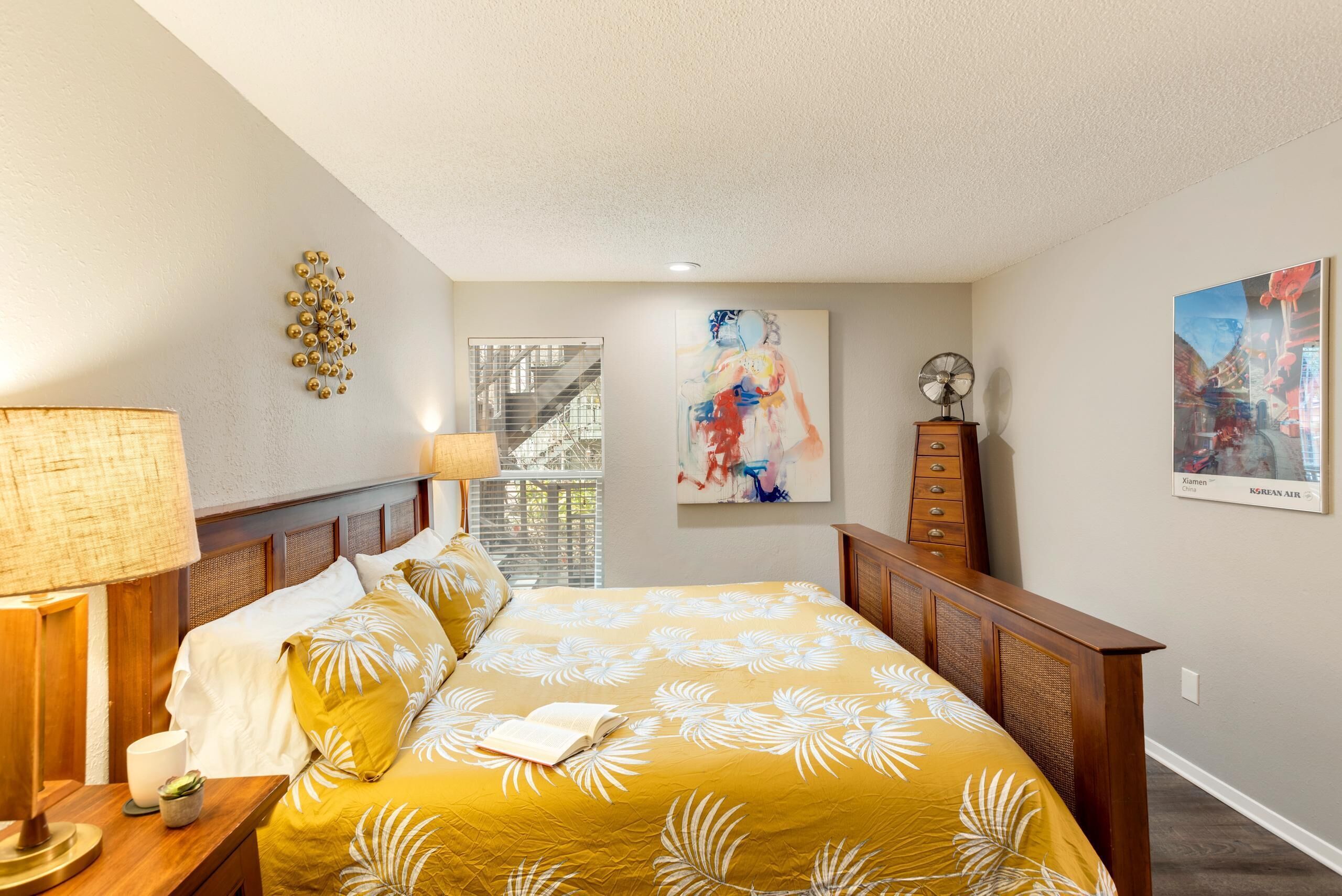 2 bedrooms, desk, iron/ironing board, travel cot