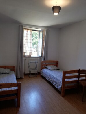 3 bedrooms, iron/ironing board, travel crib, bed sheets