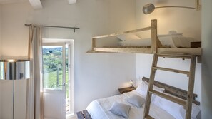 2 camere, una scrivania, ferro/asse da stiro, Wi-Fi gratuito