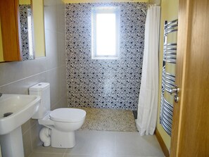 Buồng tắm vòi sen, khăn tắm 