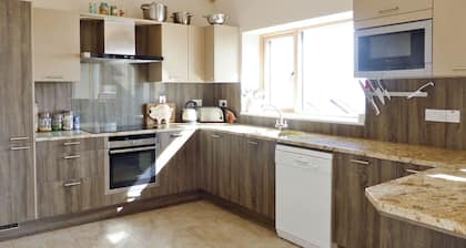 Solas Holiday Home