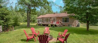 Sand Lake Getaway - Three Bedroom Cottage, Sleeps 8
