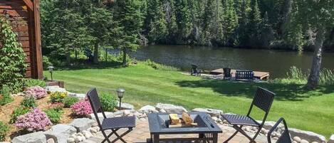 屋外ダイニングエリア