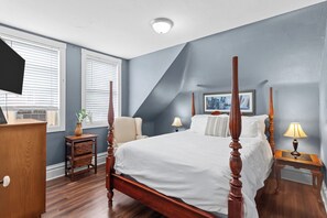 2 bedrooms, WiFi, bed sheets