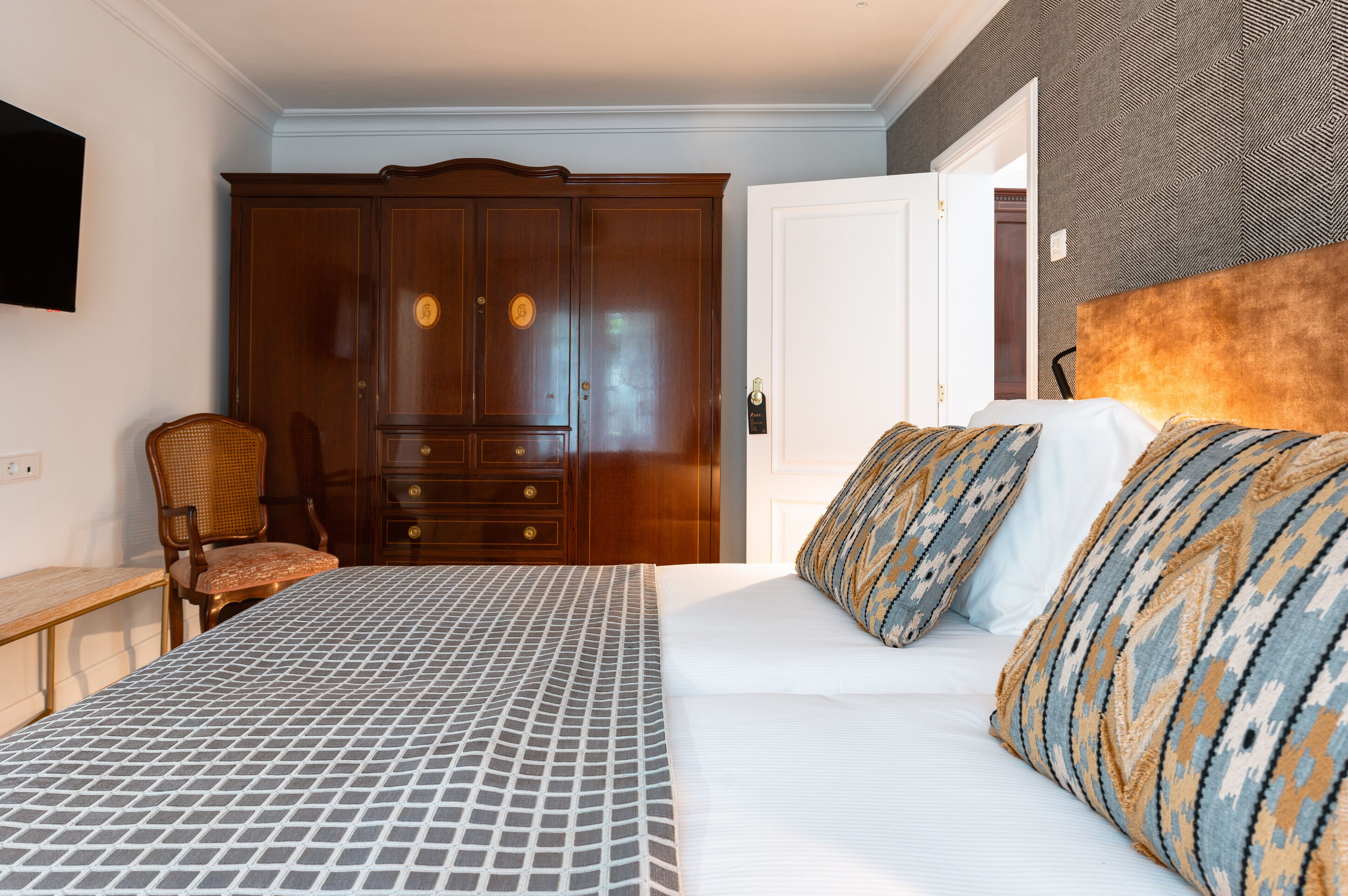 basic suite | 1 bedroom, in-room safe, blackout curtains, free wifi