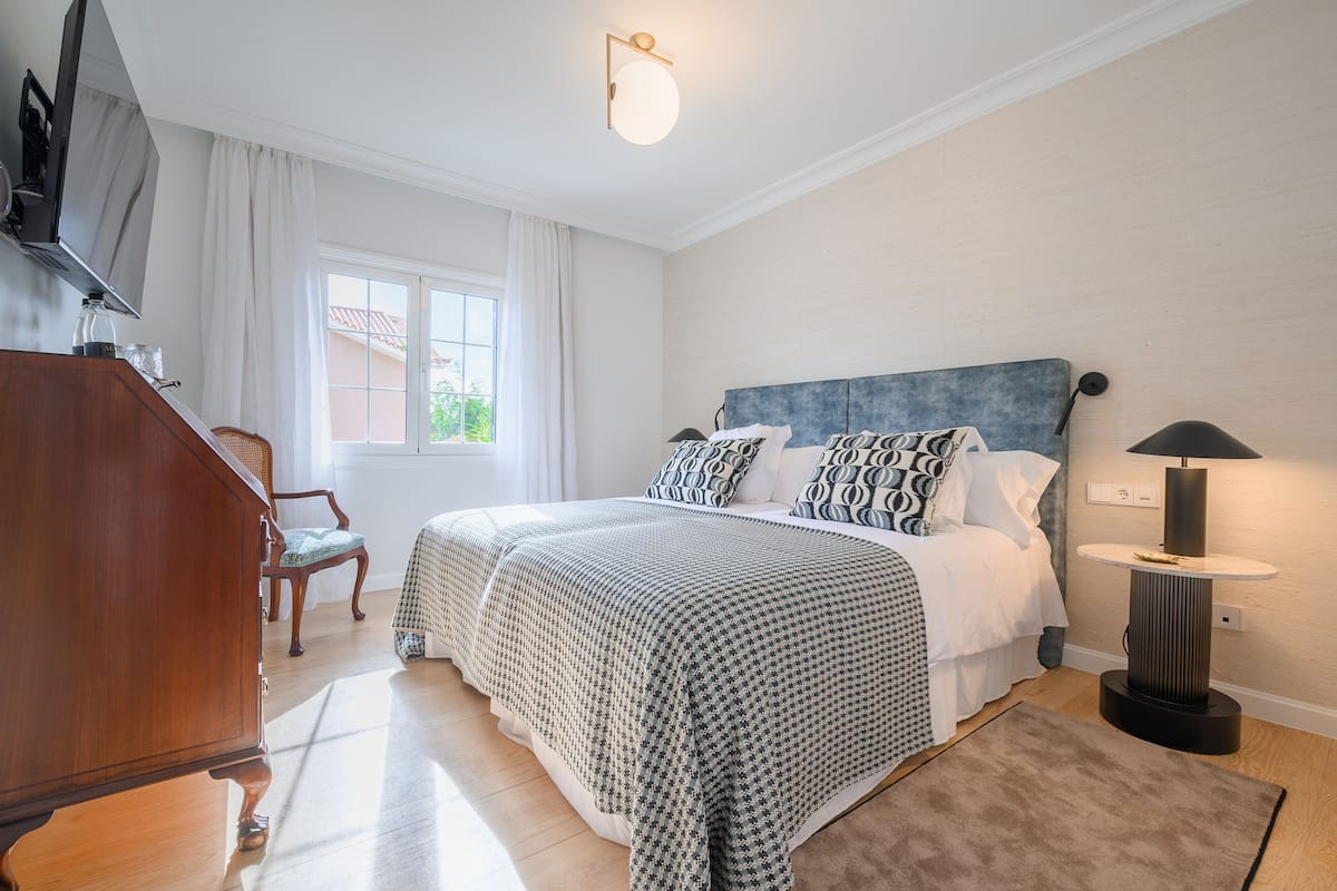 Deluxe-Zimmer | 1 Schlafzimmer, Zimmersafe, Verdunkelungsvorhänge, kostenloses WLAN