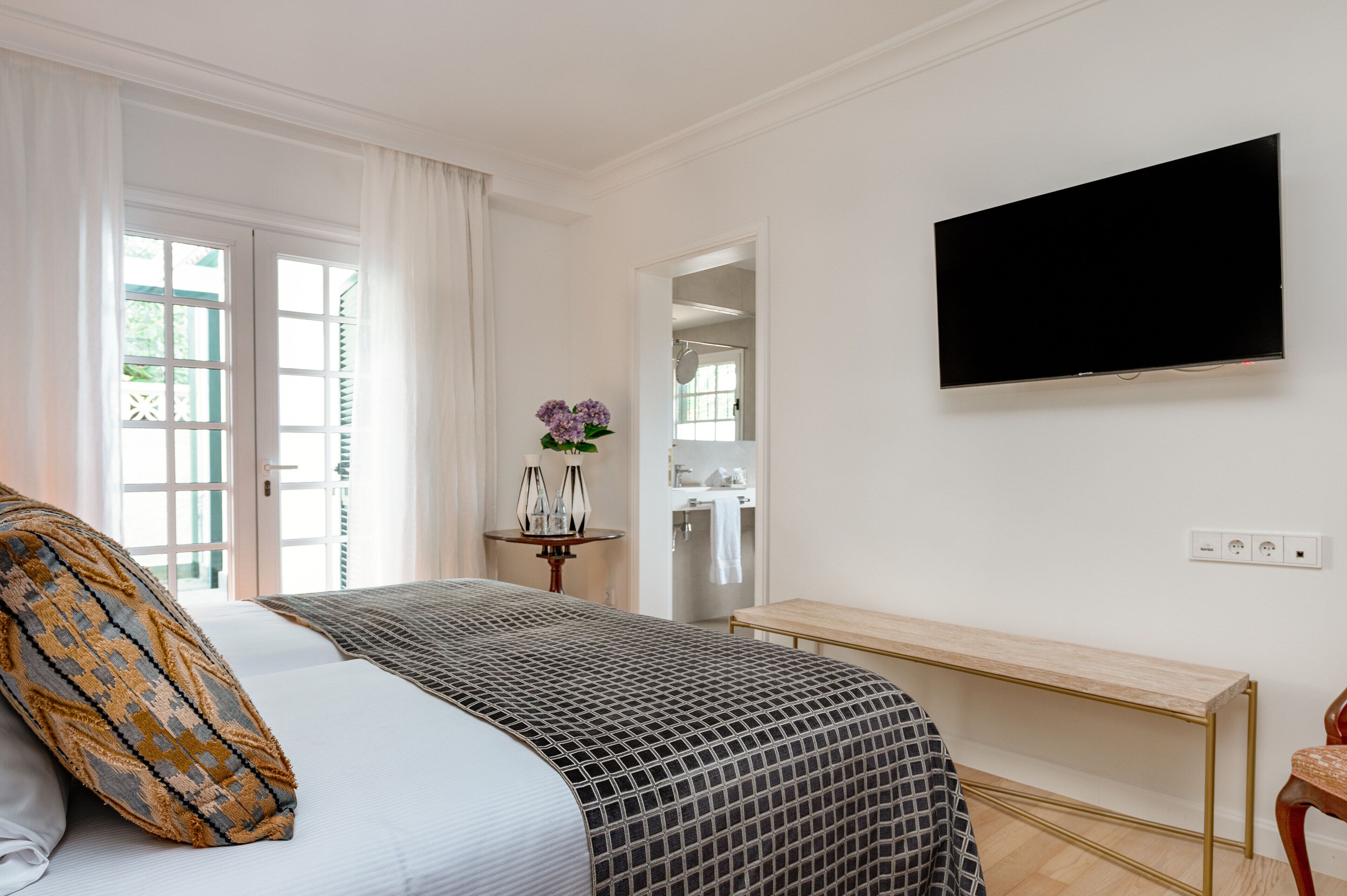 basic suite | 1 bedroom, in-room safe, blackout curtains, free wifi