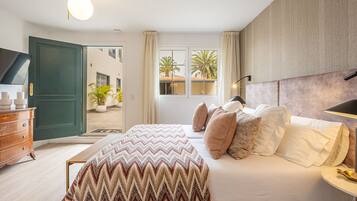 Habitación superior | Ropa de cama de alta calidad, edredones de plumas, caja fuerte